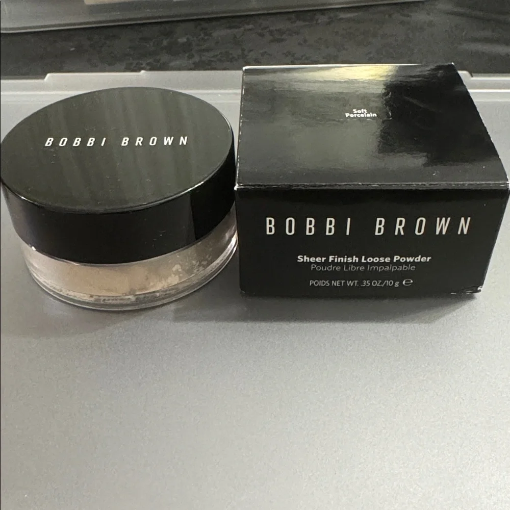 Bobbi Brown Sheer Finish Loose Powder  in Soft Porcelain
